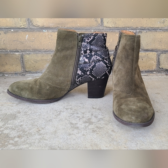 Vionic Naomi Ankle Boots - Picture 6 of 12